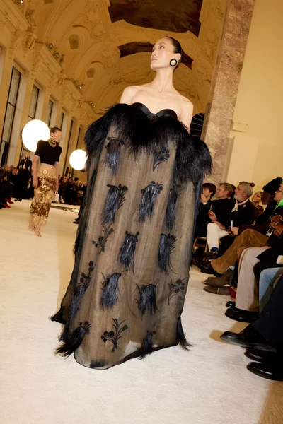 Look 16